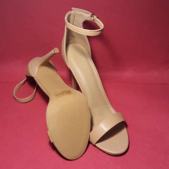 New! Nude stiletto heels. Brand new in box size 9 - Picture 2 of 7